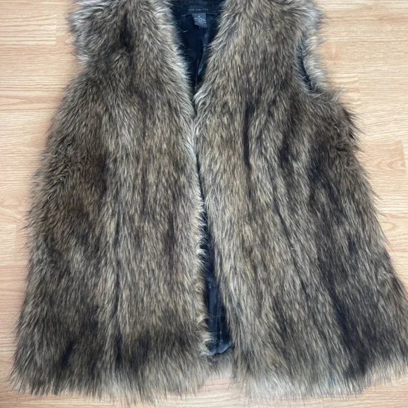 The Limited Brown and Tan Faux Fur Vest with Tie and Pockets Size Small - Picture 2 of 7